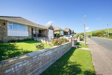 Dean Court Garden Parking By Brighton Holiday Lets