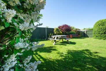 Dean Court Garden Parking By Brighton Holiday Lets