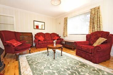Dean Court Garden Parking By Brighton Holiday Lets