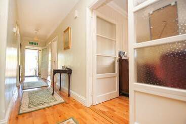 Dean Court Garden Parking By Brighton Holiday Lets