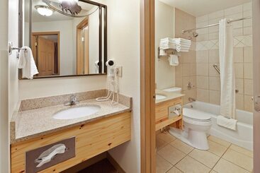 هتل Black Hills Luxury Suites