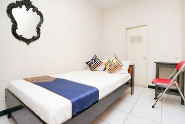 בית מלון כפרי Spot On 2090 Ratna Backpacker Syariah