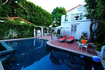 پانسیون Beverly Hills Celebrity Home