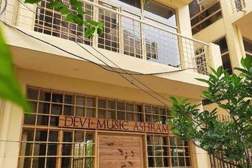 تختخواب و صبحانه Devi Music Ashram