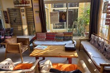 تختخواب و صبحانه Devi Music Ashram