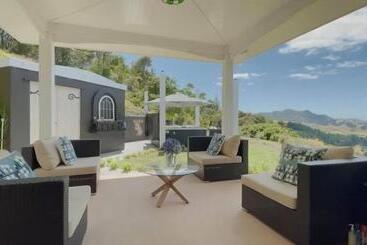 Bayview Valley Lodge Bed & Breakfast