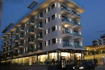 هتل Bar Restaurant Triumf Shengjin