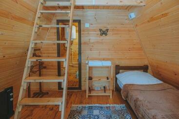 هتل Bude Mestia Cottages