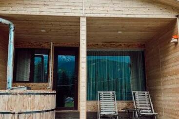 هتل Bude Mestia Cottages