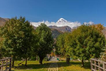 هتل Intourist Kazbegi