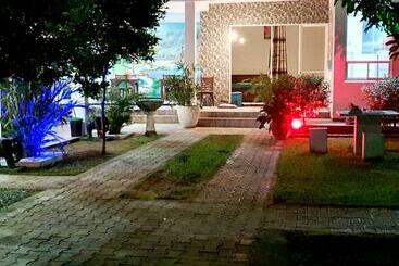 هتل Lotus Villa