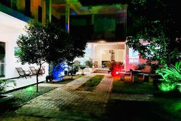 هتل Lotus Villa