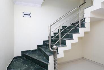 هتل Oyo 41159  Royal Inn