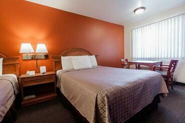 酒店 Americas Best Value Airport Inn