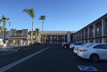 هتل Queens Inn Anaheim