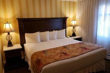 酒店 Arbutus Inn
