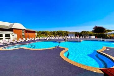 Hotell Cape Cod Irish Village   The Emerald Resort