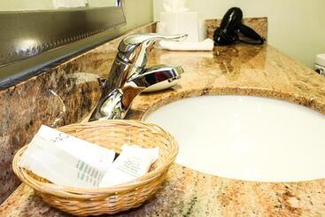 Hotell Cape Cod Irish Village   The Emerald Resort