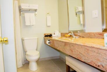 Hotell Cape Cod Irish Village   The Emerald Resort