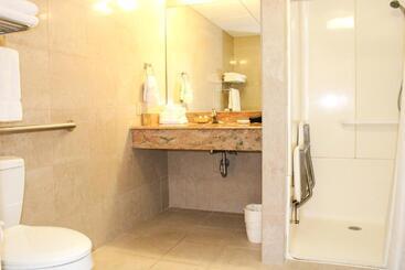 Hotell Cape Cod Irish Village   The Emerald Resort