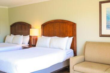 Hotell Cape Cod Irish Village   The Emerald Resort