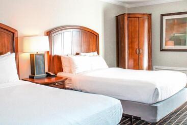 Hotell Cape Cod Irish Village   The Emerald Resort