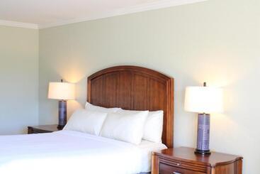Hotell Cape Cod Irish Village   The Emerald Resort