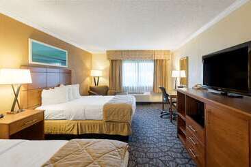 Clarion Hotel Detroit Metro Airport