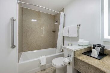 هتل Comfort Inn Downtown Nashville  Music City Center