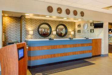 هتل Comfort Inn & Suites Logan International Airport