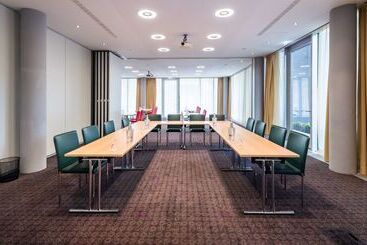 هتل Doubletree By Hilton Frankfurt Niederrad