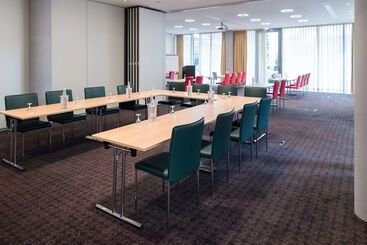 هتل Doubletree By Hilton Frankfurt Niederrad