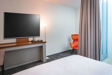 هتل Doubletree By Hilton Frankfurt Niederrad