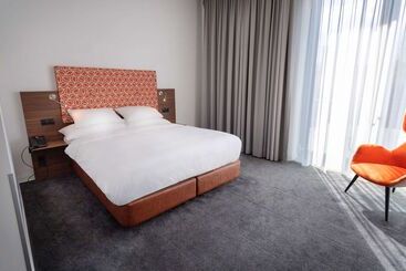 هتل Doubletree By Hilton Frankfurt Niederrad