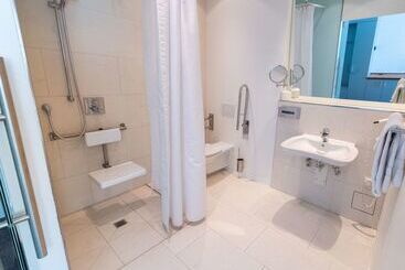 هتل Doubletree By Hilton Frankfurt Niederrad