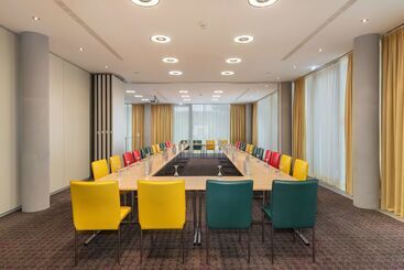 هتل Doubletree By Hilton Frankfurt Niederrad