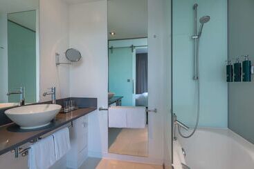 هتل Doubletree By Hilton Frankfurt Niederrad