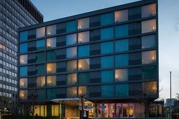 هتل Doubletree By Hilton Frankfurt Niederrad