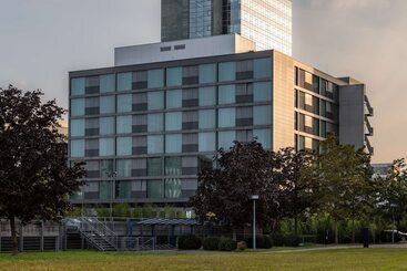 هتل Doubletree By Hilton Frankfurt Niederrad