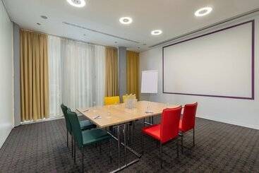 هتل Doubletree By Hilton Frankfurt Niederrad