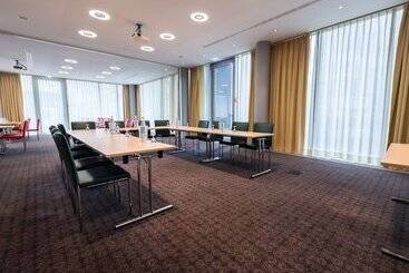 هتل Doubletree By Hilton Frankfurt Niederrad