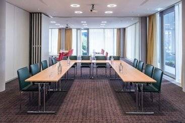 هتل Doubletree By Hilton Frankfurt Niederrad