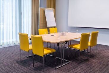 هتل Doubletree By Hilton Frankfurt Niederrad