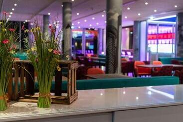 هتل Doubletree By Hilton Frankfurt Niederrad