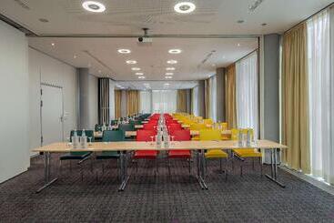 هتل Doubletree By Hilton Frankfurt Niederrad