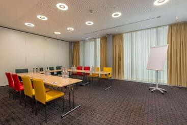 هتل Doubletree By Hilton Frankfurt Niederrad