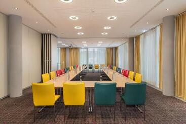 هتل Doubletree By Hilton Frankfurt Niederrad