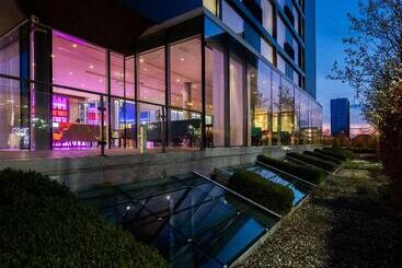 هتل Doubletree By Hilton Frankfurt Niederrad