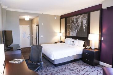 Doubletree By Hilton Hotel Savannah Historic District