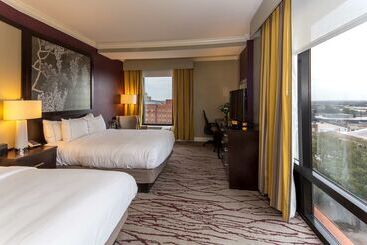 Doubletree By Hilton Hotel Savannah Historic District